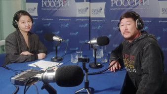 "Сэргээ, сэһэргээ". Степан Бурнашёв о премьере "Пентхауса" и своём творческом пути